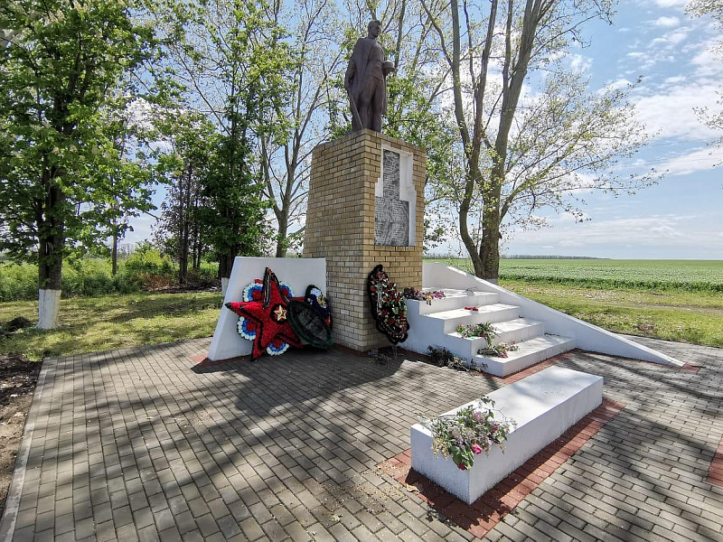4 воинских захоронения были реконструированы в Брюховецком районе