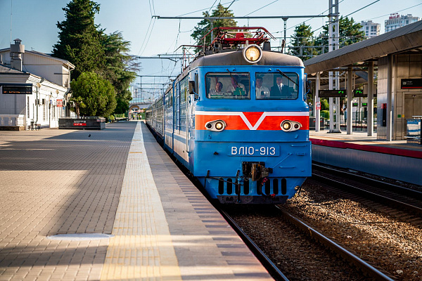 К началу курортного сезона возобновляет курсирование туристический поезд сообщением Туапсе – Сочи – Гагра