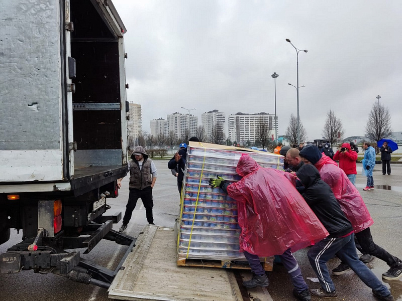 Колонна с гуманитарной помощью отправилась из Краснодара в Херсон