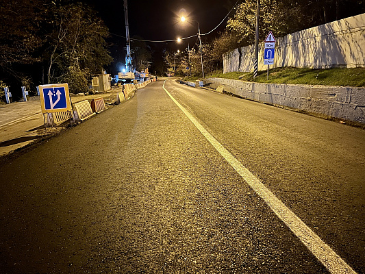 Асфальтирование пострадавшего от оползня участка трассы на Мамайском перевале в Сочи завершено