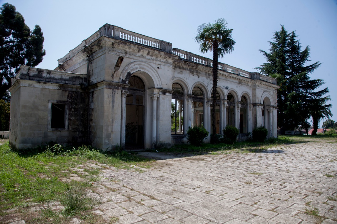В Абхазии отремонтируют железнодорожные станции