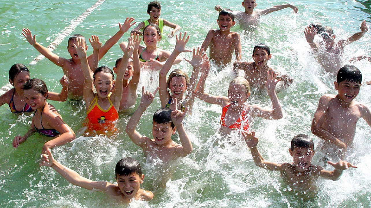 В Сочи организовали бесплатные уроки плавания для детей