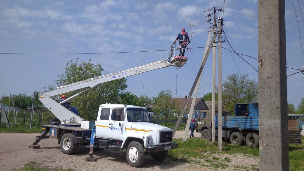 Более ста  трансформаторных подстанций в адыгейском энергорайоне отремонтировали специалисты «Россети Кубань»