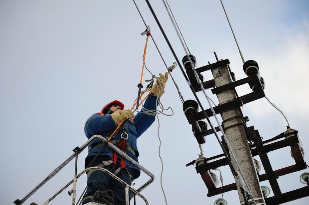 Восстановлено энергоснабжение более 50% потребителей, пострадавших из-за ураганного ветра на Кубани и в Адыгее