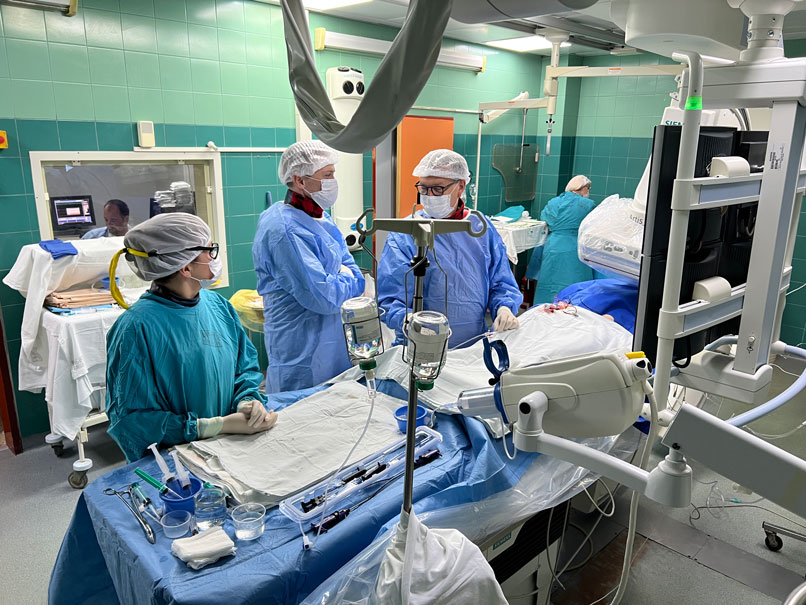 В ККБ №1 Краснодара впервые выполнили операцию по имплантации аортального клапана нового поколения