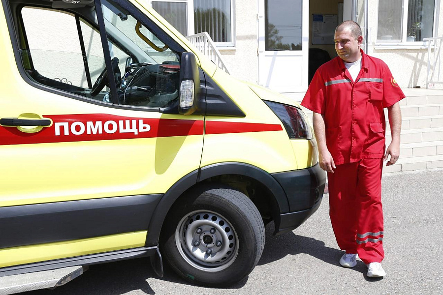 Вениамин Кондратьев поздравил медиков скорой помощи с профессиональным праздником