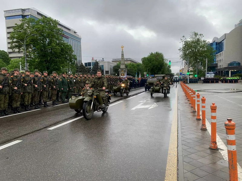 По главной площади Краснодара в День Победы торжественным маршем пройдут около двух тысяч человек