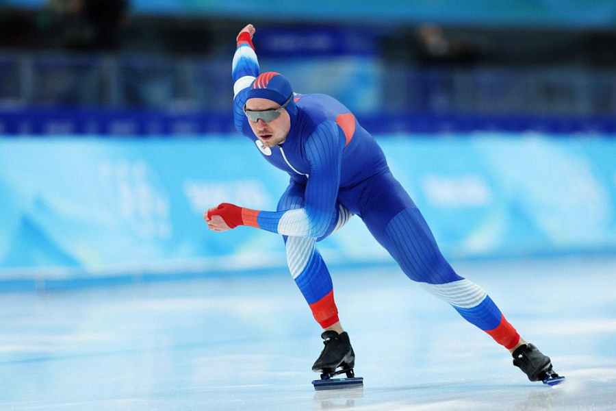 Кубанский конькобежец Павел Кулижников вышел на старт на дистанции 1000 метров