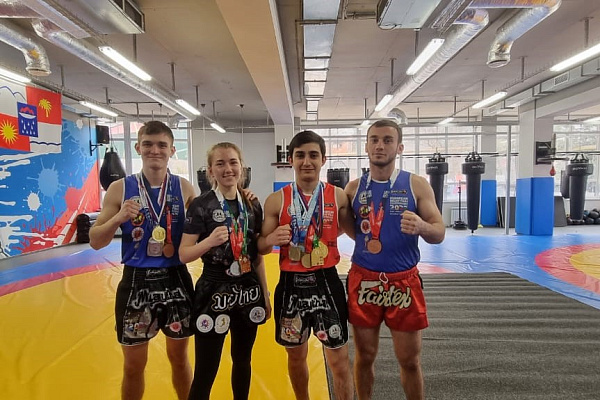 Четыре медали чемпионата России по тайскому боксу завоевали сочинцы