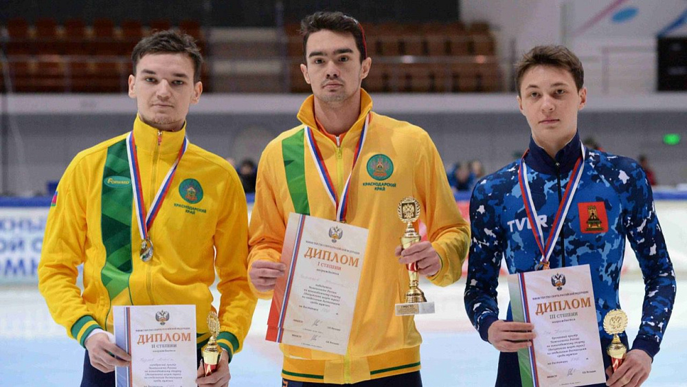 Никита Золотков из Сочи завоевал золотую медаль на чемпионате России по конькобежному спорту