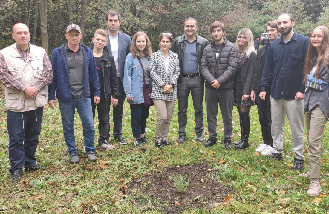 В парке Дендрарий во Владикавказе посадили десять саженцев кипарисовой секвойи