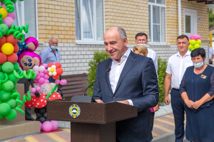 Глава Карачаево-Черкесии Рашид Темрезов открыл новый ясли-сад на 80 мест в ауле Сары-Тюз