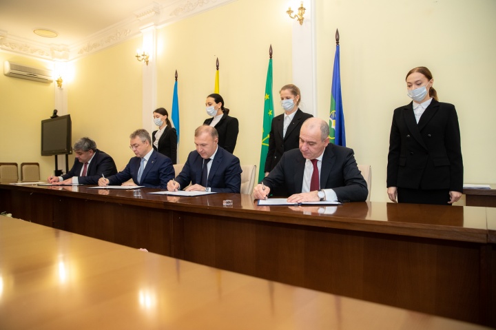 Главы Карачаево-Черкесии, Адыгеи, Кабардино-Балкарии и Ставропольского края подписали соглашение о взаимодействии между регионами