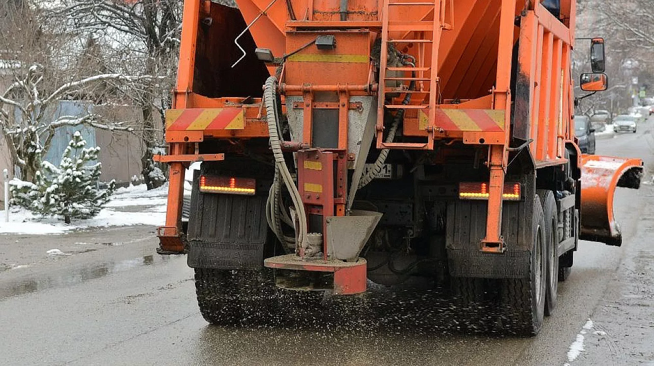 В Краснодаре снегоуборочная техника готова к работе