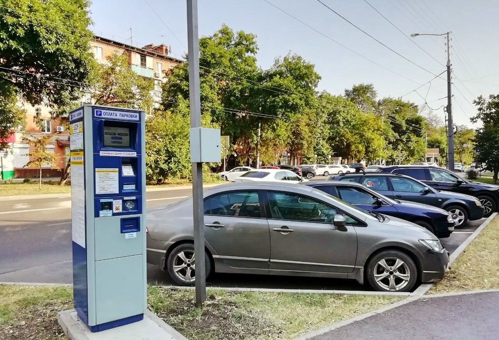 Платными муниципальными парковками воспользовались более 80 тыс. краснодарцев