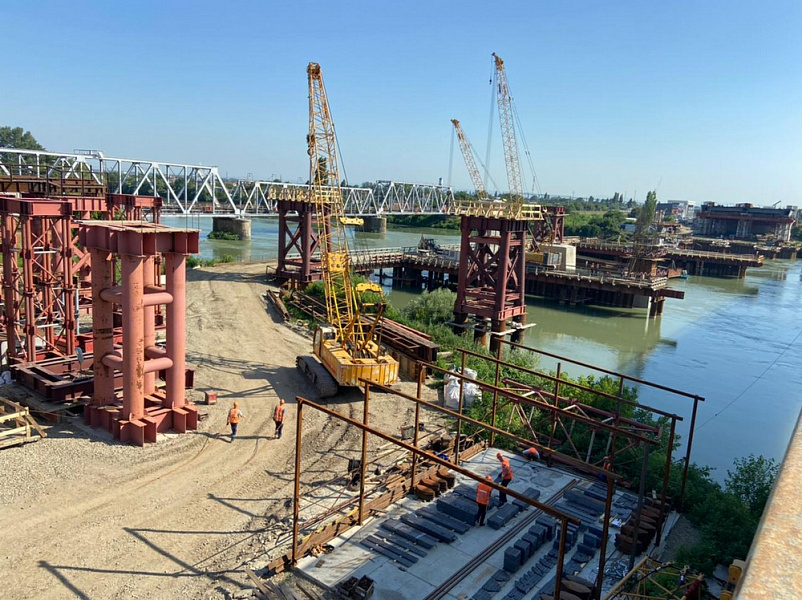К концу 2021 года техническая готовность нового Яблоновского моста составит 50%