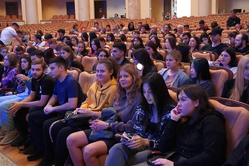 В Сочи студенты приняли участие в волонтерском фестивале «Полезная программа»