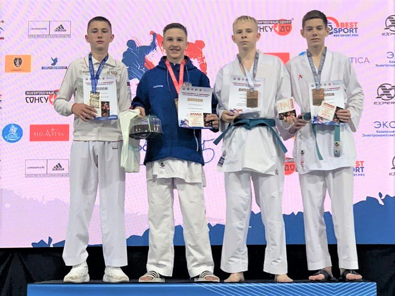 На международных соревнованиях кубанские каратисты завоевали четыре медали