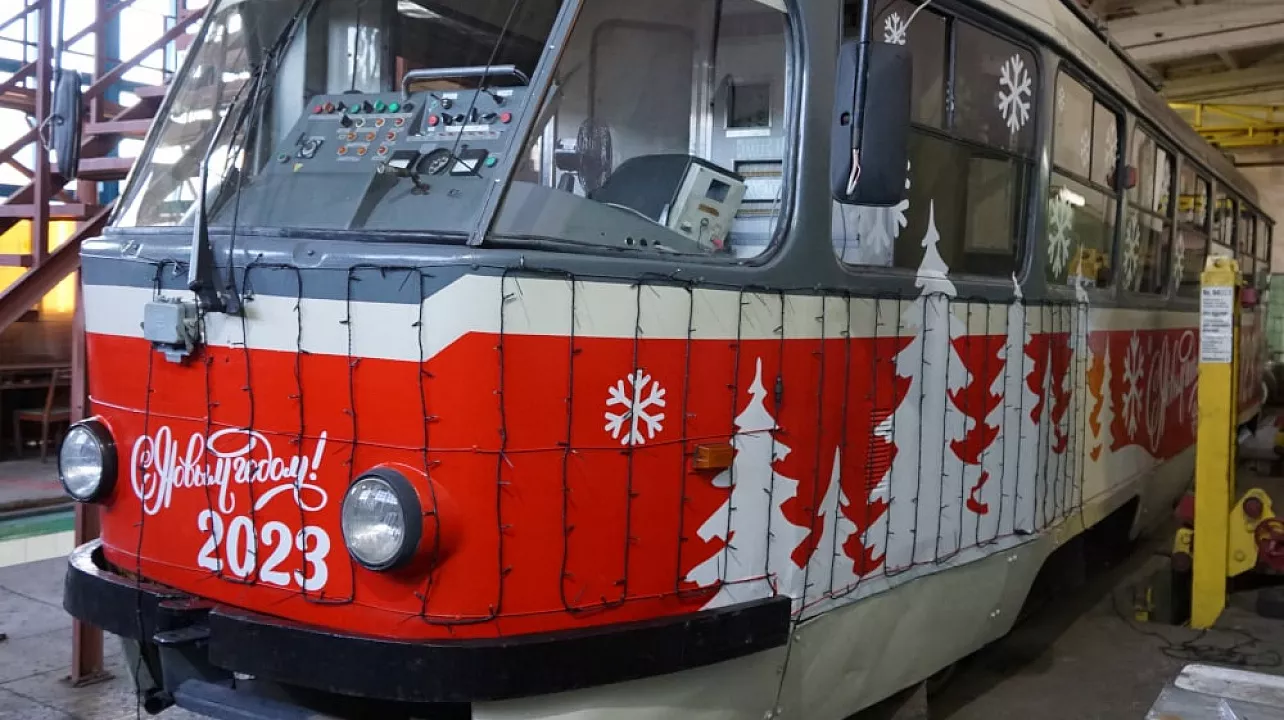 В Краснодаре с 9 декабря начнет курсировать новогодний общественный транспорт