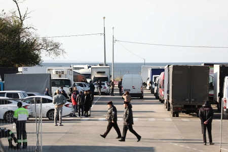 Более 10 тысяч автомобилей пересекают границу России с Абхазией ежедневно