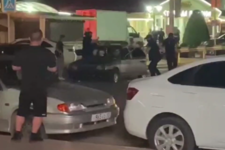 2 авто повредили охранники ночного клуба Анапы