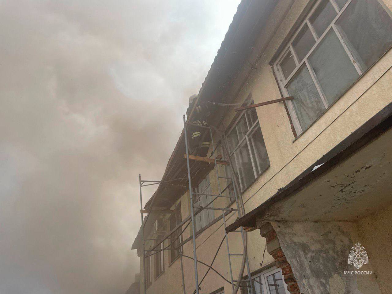 Пожарные локализовали крупное возгорание в Апшеронске