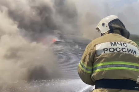 Пожарные Краснодара локализовали пожар в двух ангарах