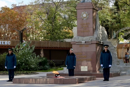 Вечный огонь у памятника Воину-победителю погасили в Геленджике