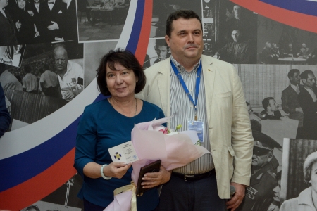 Заслуженному журналисту Кубани Натэлле Сааковой вручили знак почета «За верность профессии»