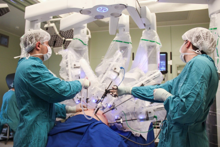 Краевая клиническая больница – лидер по количеству робот-ассистированных операций