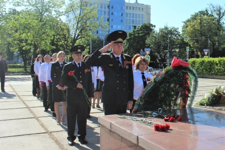 Работники Краснодарского филиала ведомственной охраны Минтранса России почтили память павших воинов Великой Отечественной войны