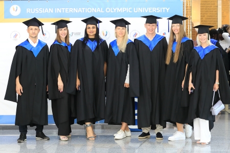 В Российском Международном Олимпийском Университете вручили дипломы о профессиональной переподготовке слушателям из 10 стран