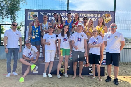 В Краснодаре назвали имена победителей и призёров третьего этапа турнира по пляжному волейболу