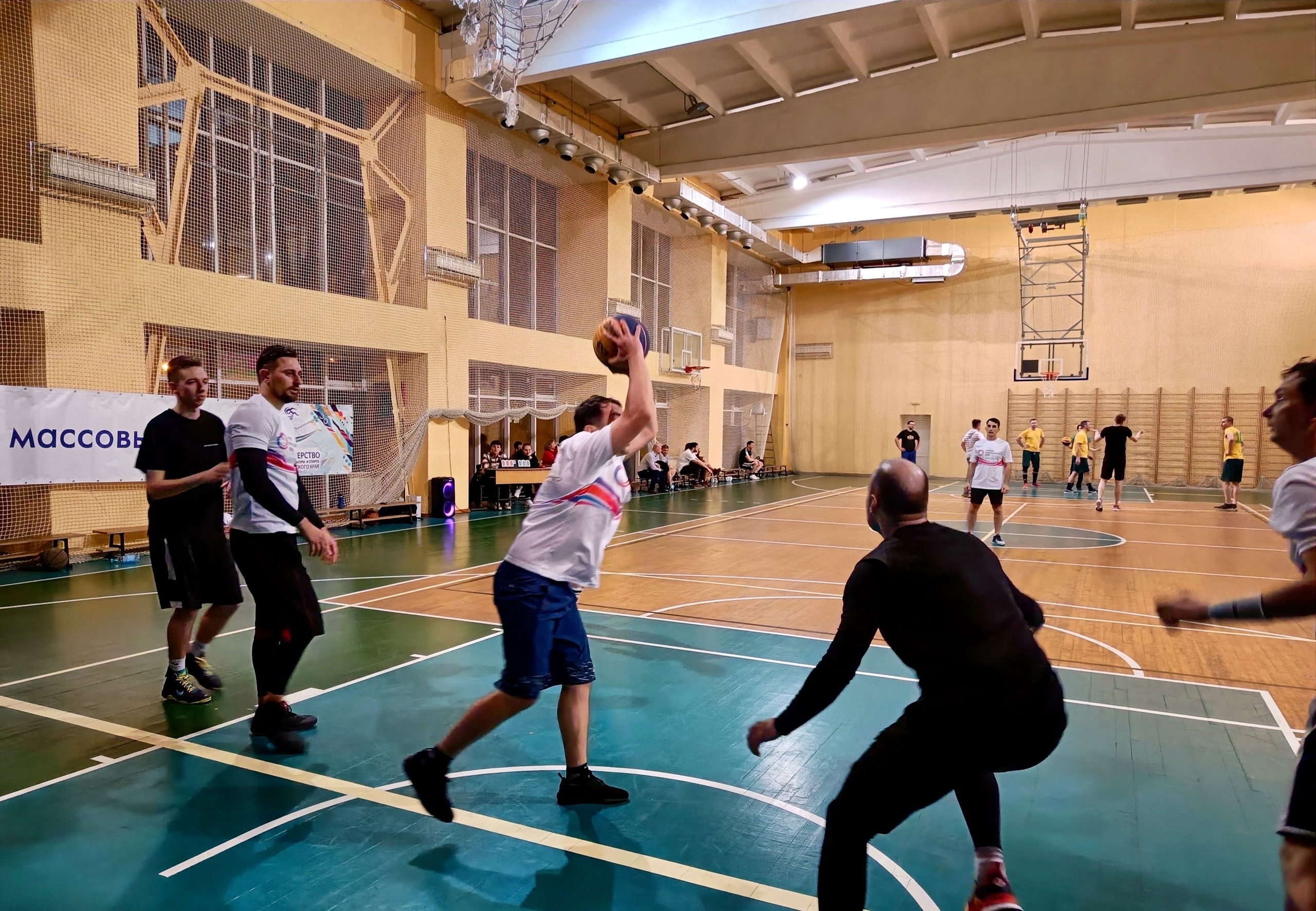 Чиновники Кубани встретились на краевом турнире по баскетболу