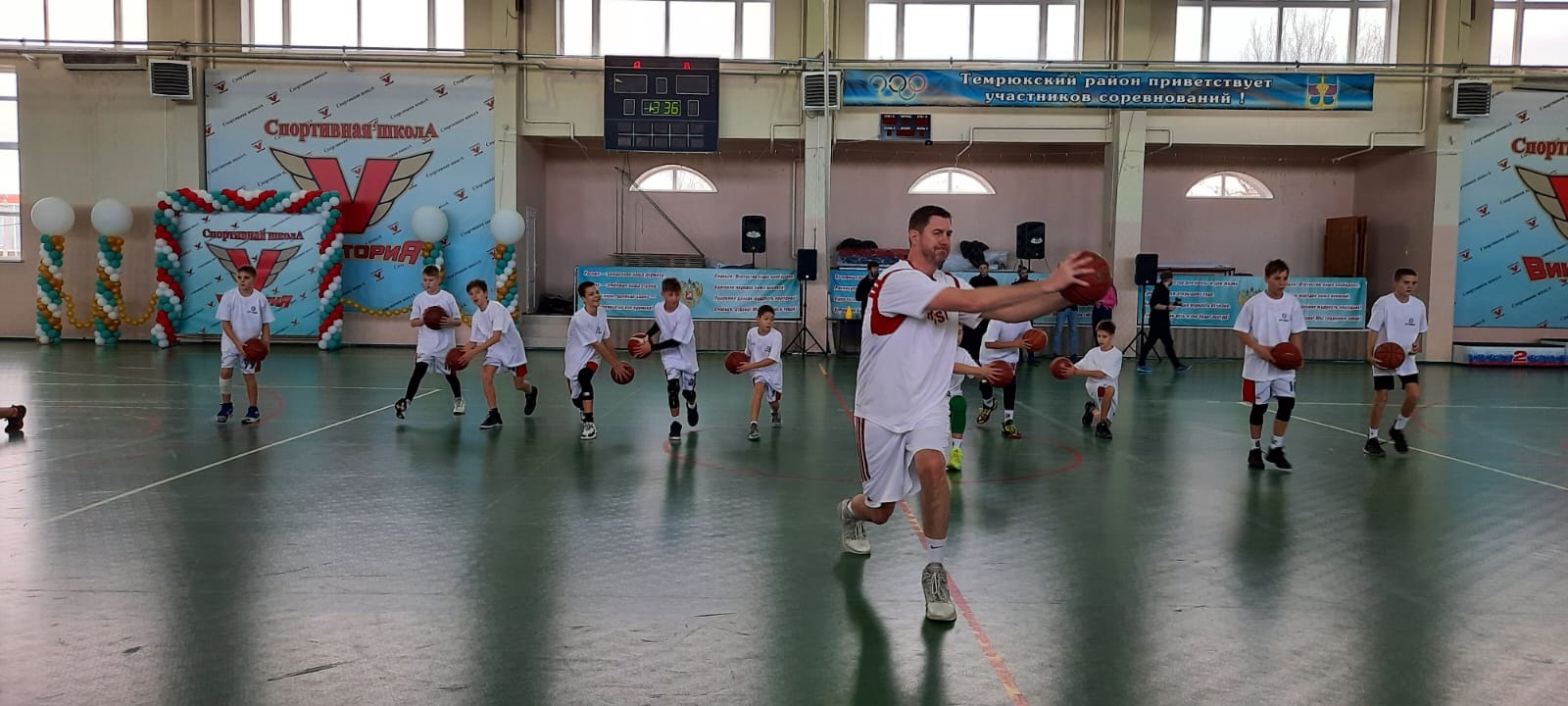Звездные мастер-классы по баскетболу и художественной гимнастике прошли в Темрюке и Голубицкой