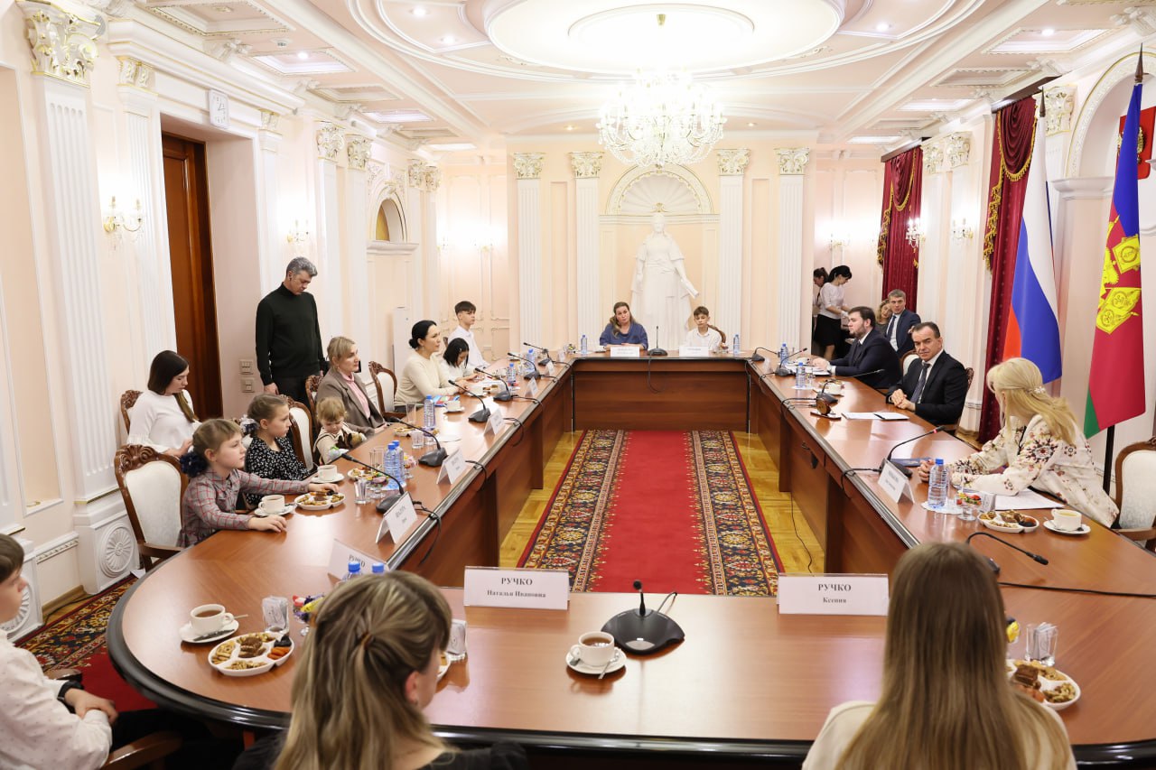 Губернатор Кубани встретился с семьями погибших участников СВО