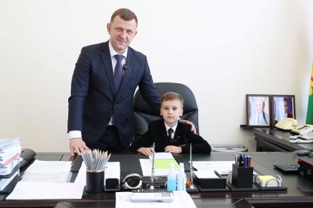 Глава Краснодара поздравил «детского мэра» с Днем защиты детей