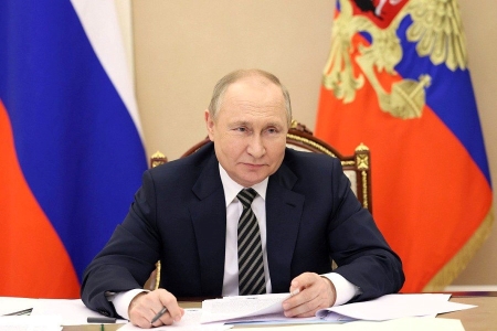Владимир Путин получает доклады о ситуации в Новороссийске